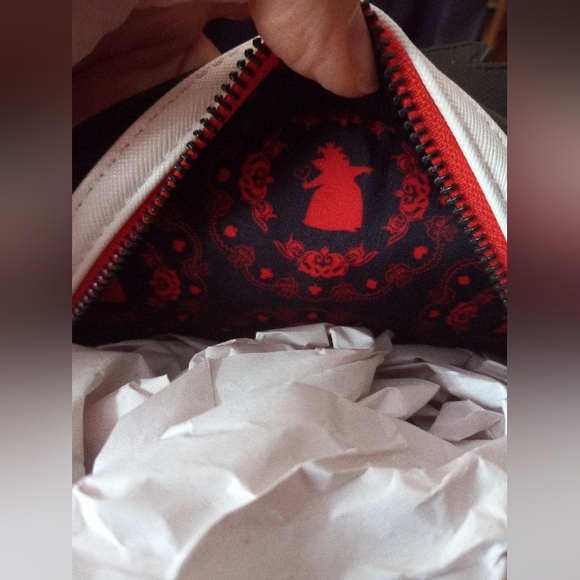 Queen of Hearts Loungefly mini backpack - Picture 6 of 6